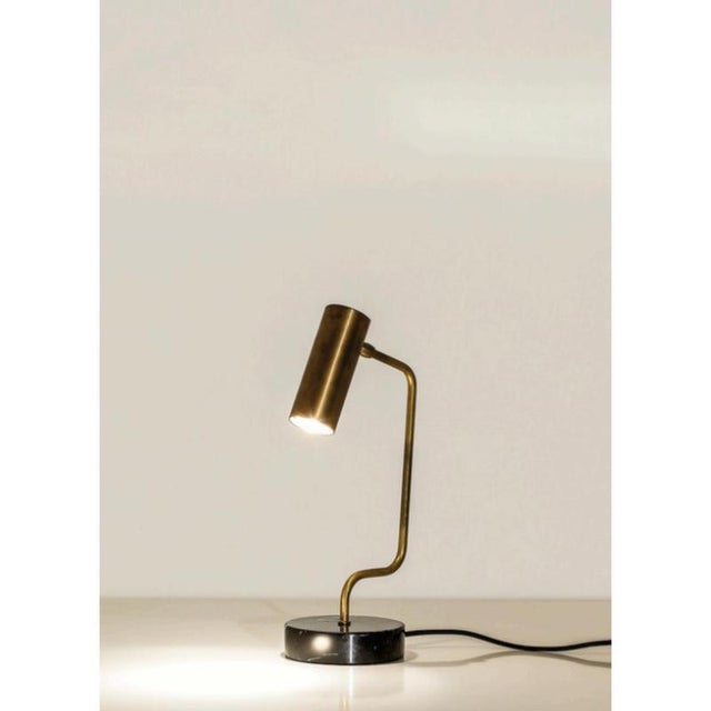 Tf200 table lamp in satin brass with black marble base by daluce dimensions: ø 14 x h 40,5 cm. Materials: brass and...