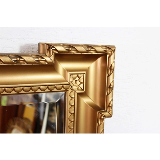 In an entrance, a bedroom or a living room, this large mirror will not go unnoticed. It has a wooden frame and golden...