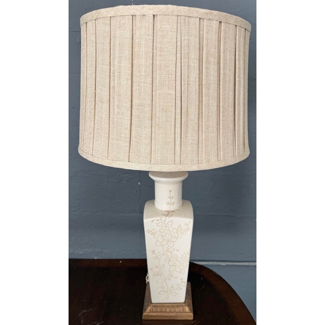 Japanese Mid 20th Century Asian White Floral Embossed Lamp For Sale - Image 3 of 7