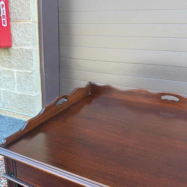 American Vintage Chippendale Mahogany Butler's Tray Coffee Table With Scalloped Gallery For Sale - Image 3 of 12