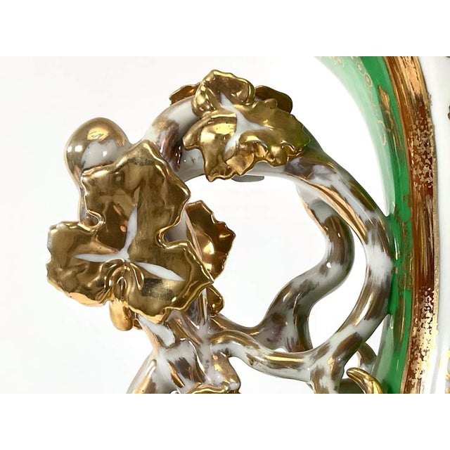 Elegant Pair of 19th Century Old Paris Porcelain Vases, Hand-Painted & Gilt For Sale In New York - Image 6 of 12