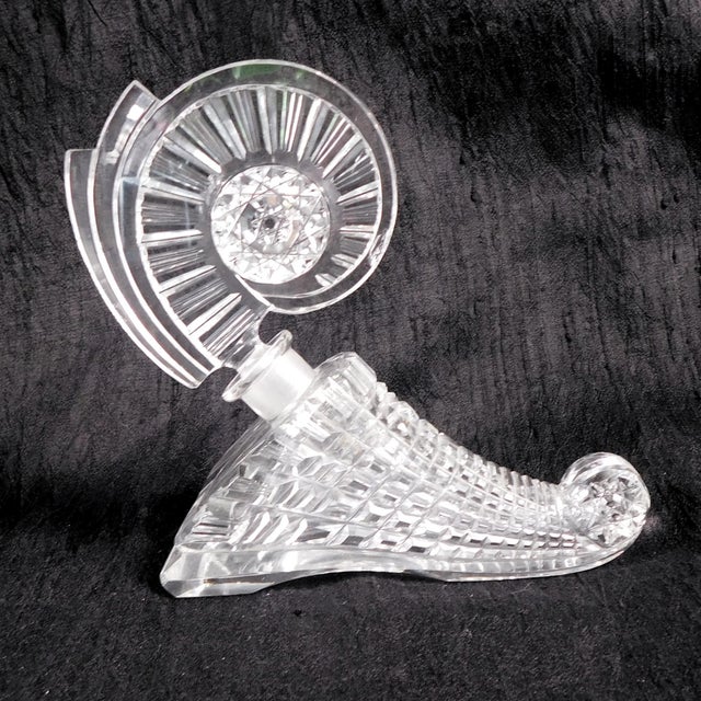 This is a large lay down perfume bottle with a large stopper that is flat on the back. If you want the stopper to point...