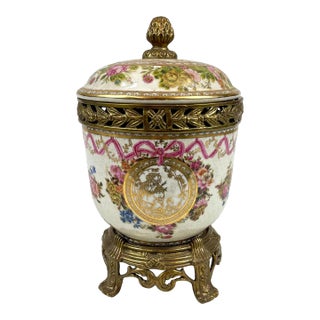 Late 20th Century Covered Porcelain Jar Chinoiserie Theme For Sale