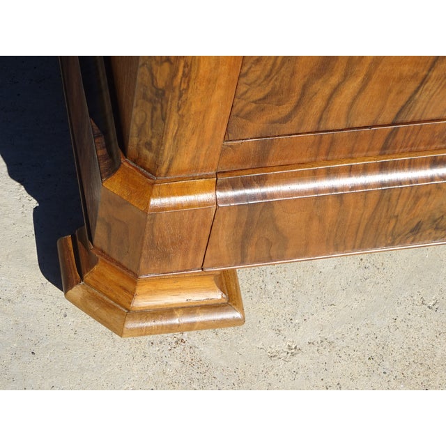 Louis Philippe Walnut Chest of Drawers, 19th Century For Sale - Image 14 of 18