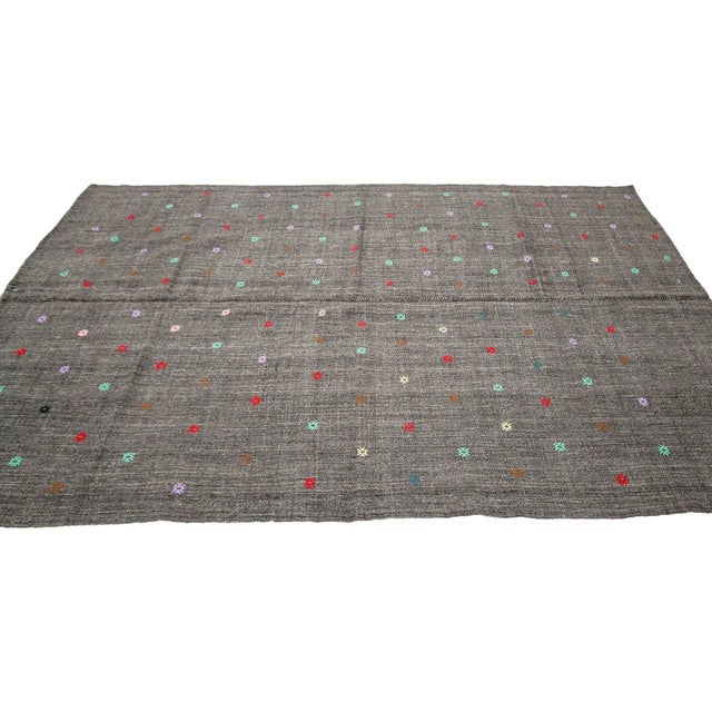 Mid 20th Century Embroidered Gray Vintage Kilim Rug For Sale - Image 4 of 7