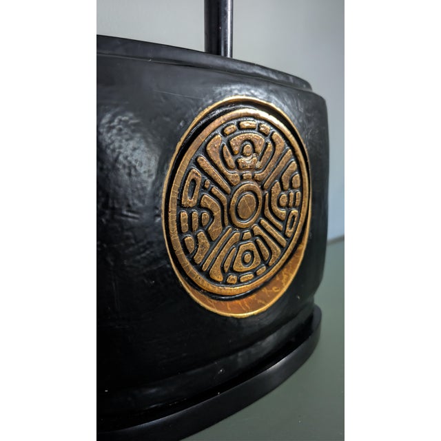 Vintage Black & Gold Chinoiserie Table Lamp With Asian Medallion and Matching Finial For Sale - Image 9 of 13