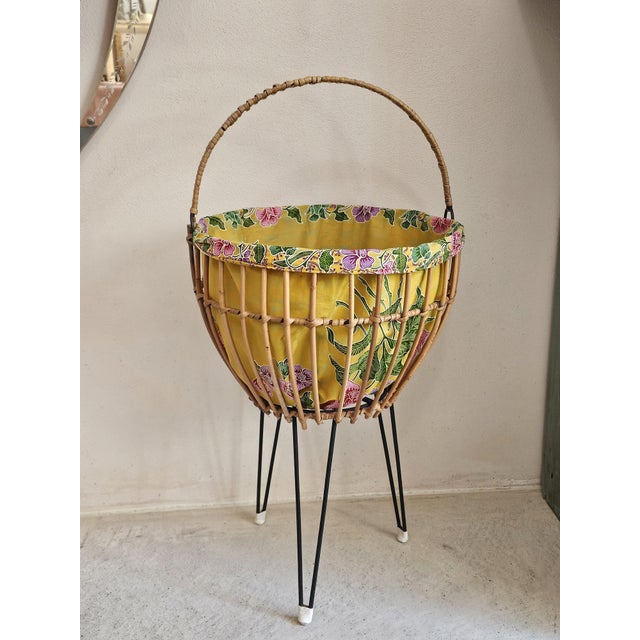 Mid-Century Modern Italian Rattan Sewing Basket with Batik Cotton Lining and Hairpin Legs, 1950s For Sale - Image 9 of 9