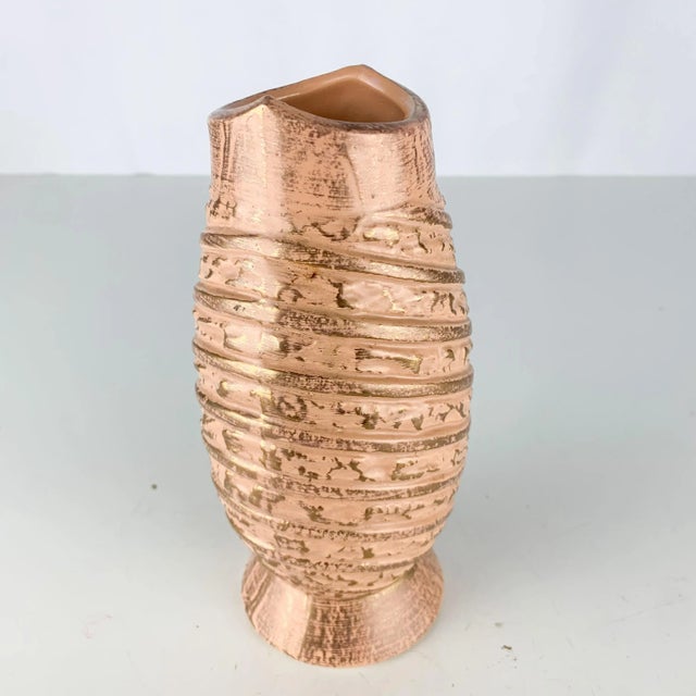 Mid-Century Modern Mid Century Modern Vintage Pink & Gold Ceramic Swirl Vase For Sale - Image 3 of 9