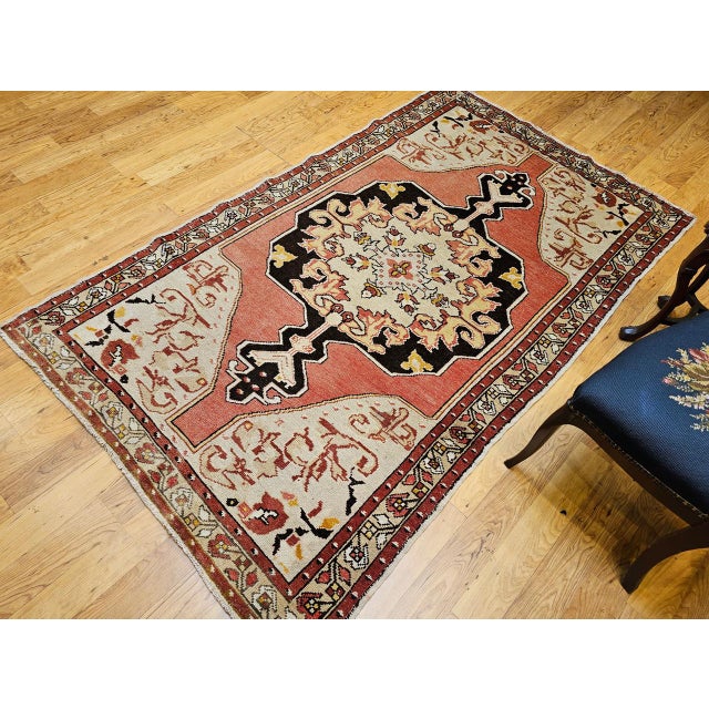 Vintage Turkish Oushak Area Rug, Handwoven Wool, 1920s Cream & Pink, 5' x 8' For Sale - Image 4 of 17