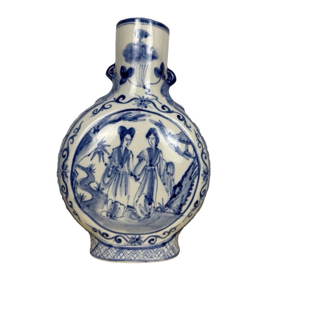 1970s Chinese Blue White Double Handle Moon Flask Porcelain Vase 10.5" People Theme For Sale - Image 4 of 8