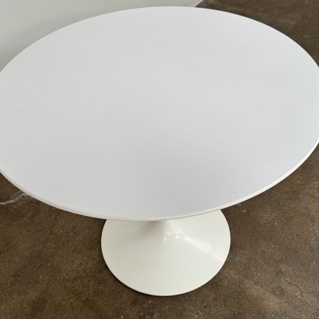 Mid-Century Modern Knoll Saarinen Dining Table 35" Round For Sale - Image 3 of 5