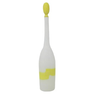 White Bottiglie Colorati Series Bottle with Yellow Band in Murano Glass by Fulvio Bianconi for Venini, 1950s For Sale