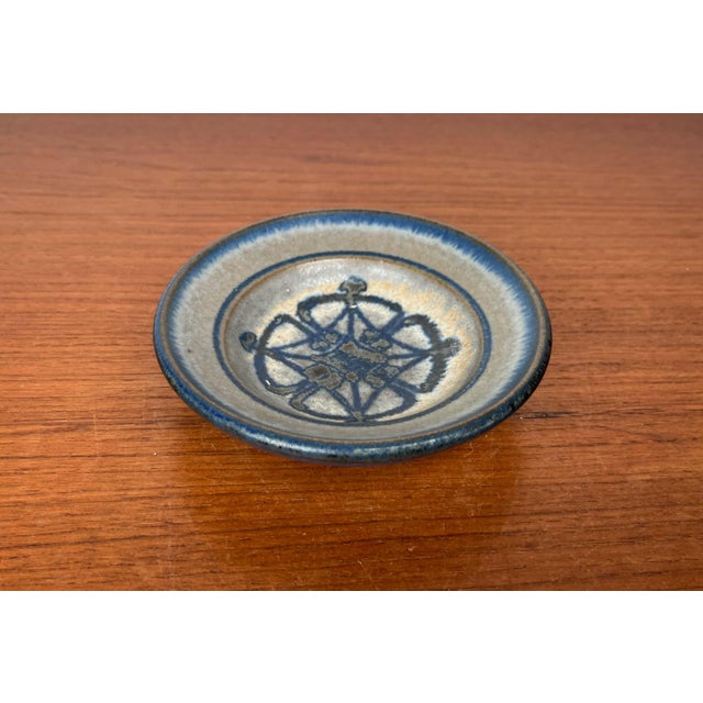 1960s Mid-Century Modern Danish Studio Pottery Bowl by Marianne Starck for Michael Andersen Keramik, 1960s For Sale - Image 5 of 11