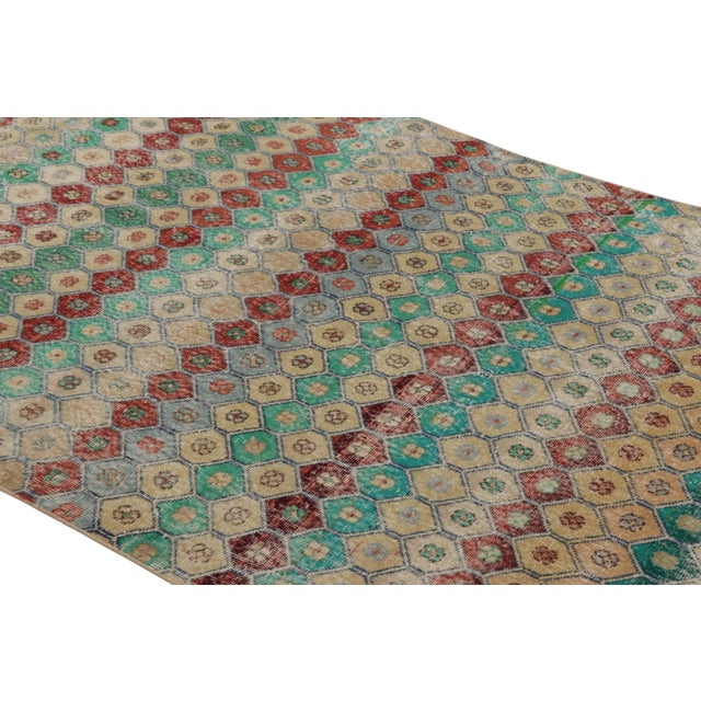 This vintage rug and floor covering is a 5x9 Turkish distressed piece from Anatolia. Handwoven in wool circa 1950-1960, it...