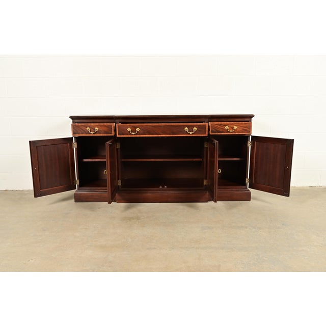 Late 20th Century Stickley Georgian Banded Flame Mahogany Sideboard, Credenza, or Bar Cabinet For Sale - Image 5 of 14