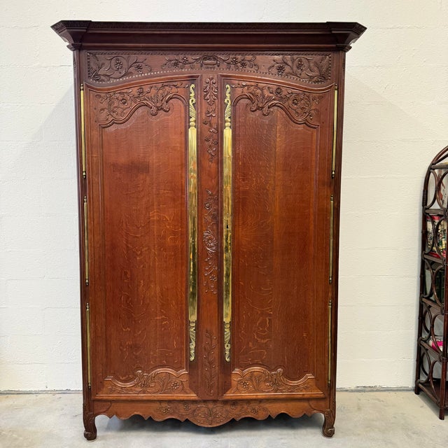 Large French Provençal Country Wardrobe in Carved Oak, 17th Century For Sale - Image 17 of 18