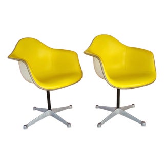 Pair of 1960s Herman Miller Eames Molded Fiberglass Swivel Chairs in Yellow Naugahyde For Sale