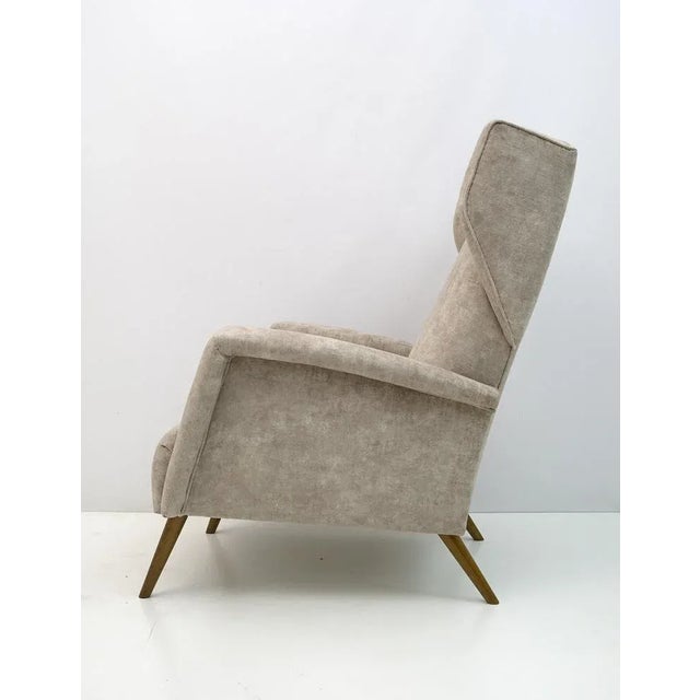 Cassina Mid-Century Italian Modern Velvet Winged Armchair by Gio Ponti for Cassina, 1950s For Sale - Image 4 of 10