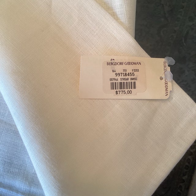 1990s Bergdorf Goodman Pure Linen Rectangular Tablecloth With Gold Star Flakes Embroidery For Sale - Image 4 of 5