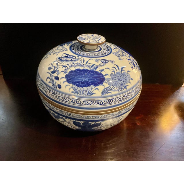 The combination of the Blue & White with the bronze metal trim makes the details of this piece of art blend together very...