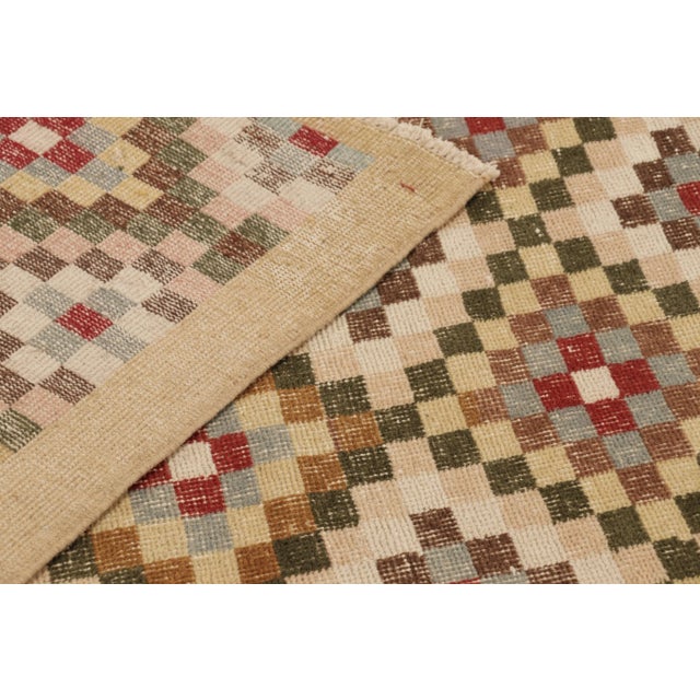Beige Vintage Turkish Rug, Beige and Brown With Diamond Geometric Pattern – Rug & Kilim For Sale - Image 8 of 8