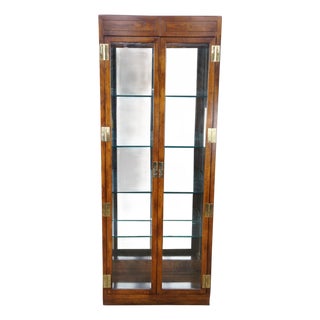 Mid Century Henredon Scene One Oak Campaign Curio Display Cabinet Vitrine 1979 For Sale