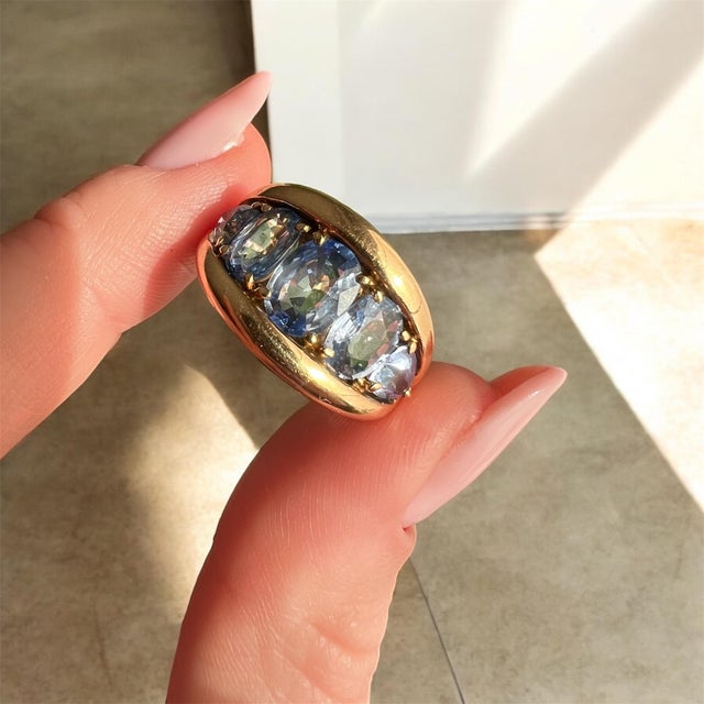 1980s Vintage 1980 Dome Ring, 18-Carat Gold, Natural Sapphires (4 Carats Total), Size 6.25 For Sale - Image 5 of 9