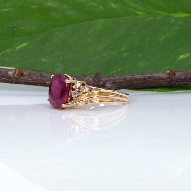 4.4Ct Madagascar Ruby Estate Ring With Earth-Mined Diamond Accents: 14k Gold, Size 6.75 For Sale In Columbus - Image 6 of 9