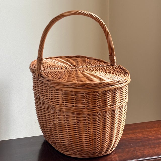 Farmhouse 20th Century Rustic European-Style Oval Picnic Basket For Sale - Image 3 of 14