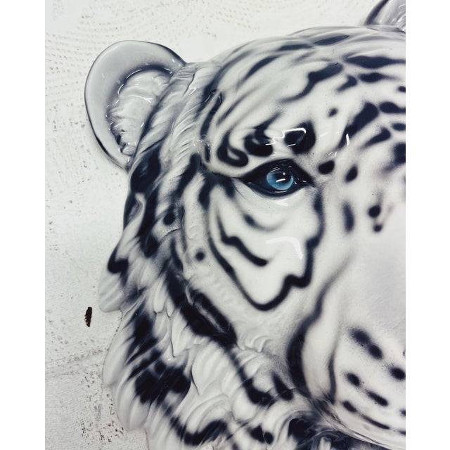 Unique handmade wall plate/mask of a white tiger. This Hollywood Regency statue, powerfully made of hand-painted ceramic...