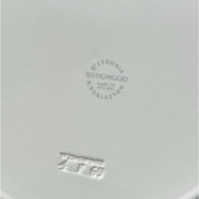 1960s Vintage 1960’s Wedgwood Etruria & Barlaston 9" Scallop Shell Luncheon Plates ~ Set of 4 For Sale - Image 5 of 6