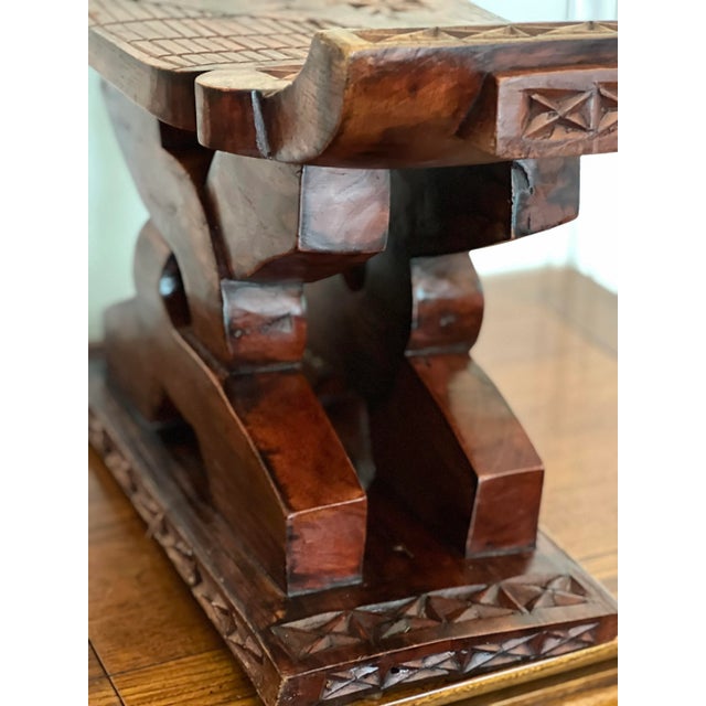 Brown 1950s Vintage Ghanaian Ashanti ‘Wisdom Knot’ Stool For Sale - Image 8 of 13