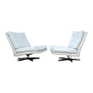 1960s Pair of Baughman Attributed White Leather Swivel Lounge Chairs For Sale