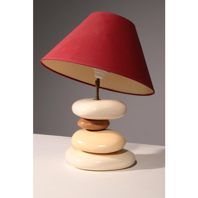 This rare 1980s François Chatain Pebble table lamp is a striking example of French artistic lighting design. Its...