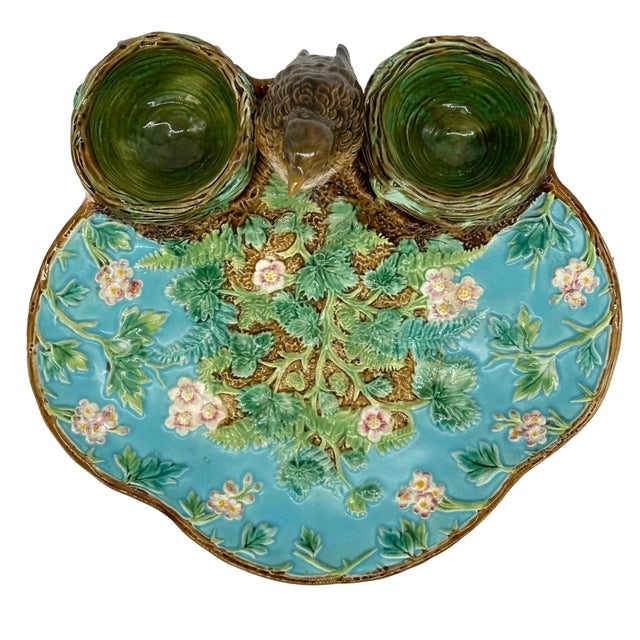George Jones Majolica Strawberry Server Mounted by a Bird, English, Circa 1870 For Sale - Image 6 of 13