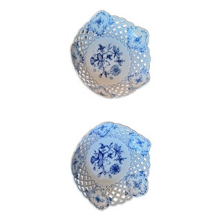 Vintage Fruit Bowls with Onion Pattern from Meissen, 1970s, Set of 2 For Sale