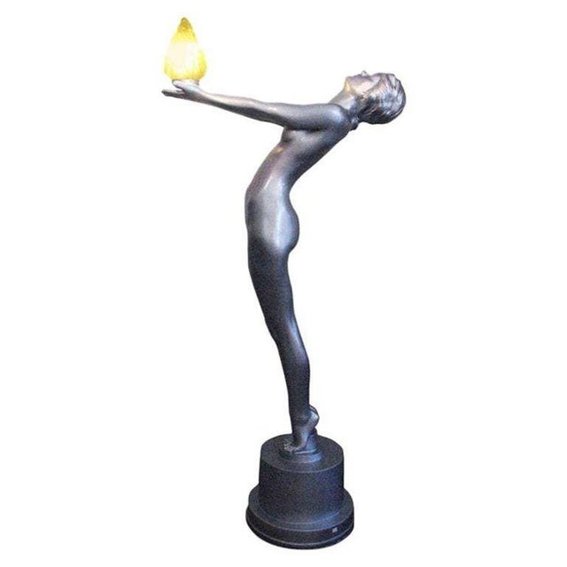 This show-stopping floor lamp is fabulous from every angle. The life-size, young woman has been rewired for 120V and holds...