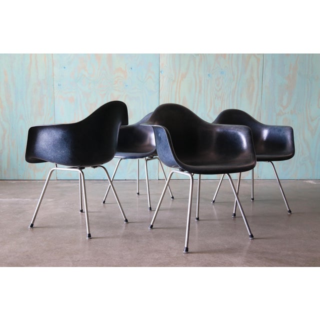 Mid-Century Modern Set of 4 Navy Blue Fiberglass Eames Shell Armchairs for Herman MIller C. 1960s For Sale - Image 3 of 16
