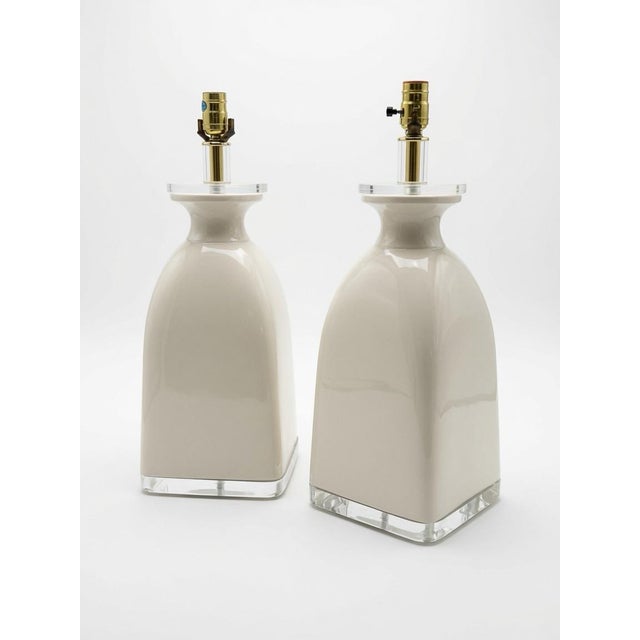 Modern 1990s Regency Lucite & White Ceramic Large Scale Lamps, Pair For Sale - Image 3 of 5