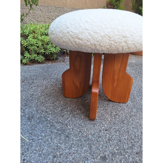 Modern Poufs in Light Wood and White Dedar Boucle Fabric from Artigianato Italiano, Set of 2 For Sale - Image 5 of 6