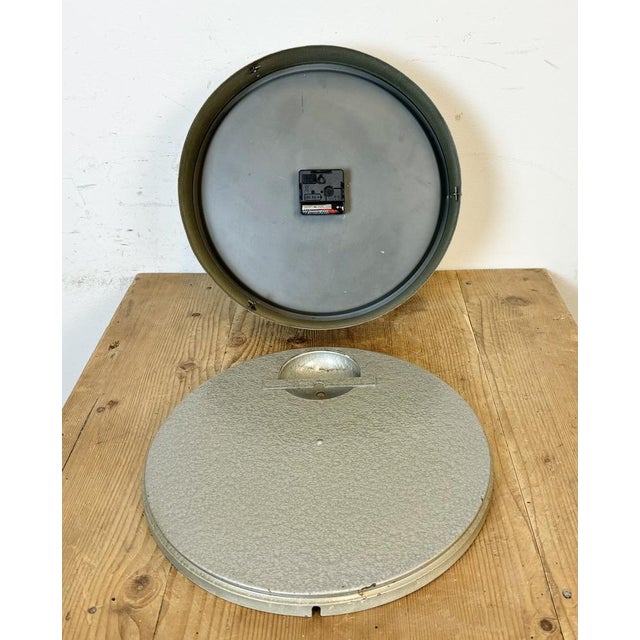 Industrial Grey Factory Wall Clock from Pragotron, 1960s For Sale - Image 17 of 18