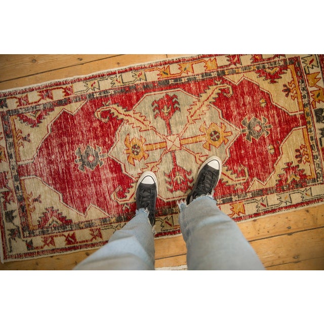 :: Diamond shaped center medallion with sprawling oversized serrated leaves atop an open abrashed ground. Corner spandrel...