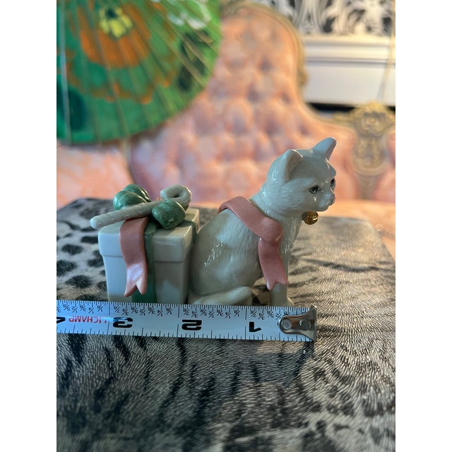 1970s Small Lennox Ceramic Christmas Cat With Presents For Sale - Image 5 of 6