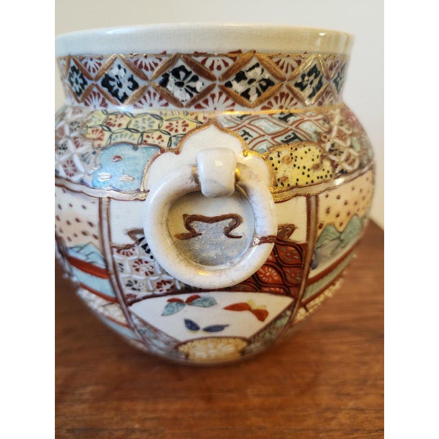 Pair of Japanese Satsuma Jars, Hand Painted Kutani Style Pottery, Vintage Oriental Vases With Handles, Signed Gilded Decor For Sale - Image 12 of 15