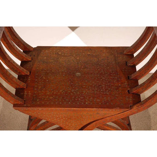19th Century Anglo-Indian Brass Inlaid Savonarola Chair With Peacocks For Sale In Palm Springs - Image 6 of 12