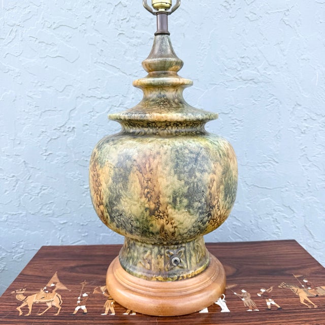 Mid-Century Modern Vintage Ceramic and Wood Olive Green Earth-Tone Table Lamp For Sale - Image 3 of 8