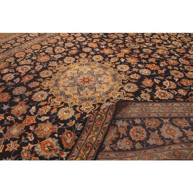 Middle Eastern Rug in Wool For Sale - Image 6 of 11