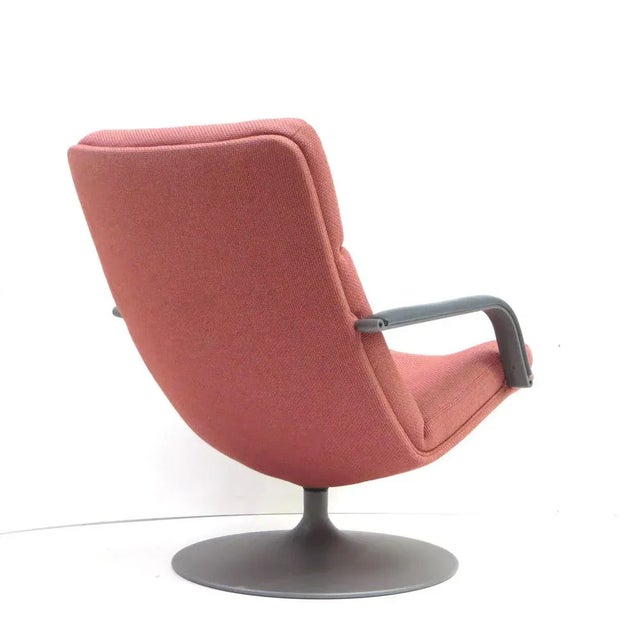 1970s Model F142 Lounge Chair in Pink Upholstery by Geoffrey Harcourt for Artifort, 1970s For Sale - Image 5 of 8