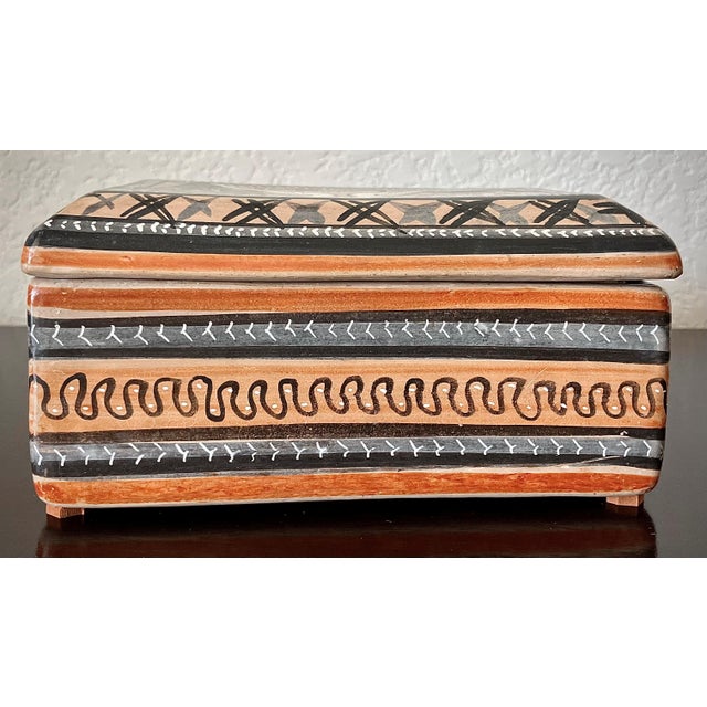 Late 20th-Century Rustic Bruñido Tonalá Lidded Whatnot Box, Mexico For Sale - Image 15 of 18