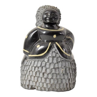 Early 20th Century Shona Stone Woman Sculpture In The Style of Colleen For Sale